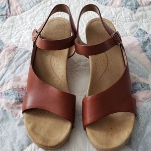 Dansko Wedge Sandal Size 39 US 8 Cognac Color